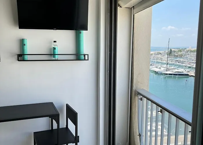 Renove En Plein Centre Ville, Sur Le Port, Vue